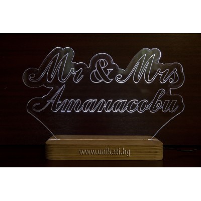 Светещ надпис Mr&Mrs с фамилия